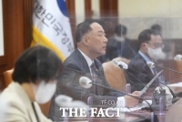  경찰, '아들 특혜입원 의혹' 홍남기 전 부총리 불송치