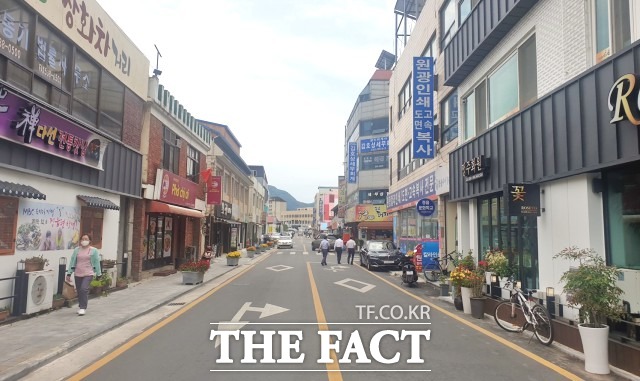 전북 정읍시는 ‘소상공인 안정지원금 지원사업’을 추진하고 3193명의 소상공인·자영업자에게 모바일 정읍사랑상품권 50만원씩 제공했다. / 정읍시
