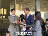 [속보] '민주당 돈 봉투 의혹' 이성만 검찰 출석…혐의 부인