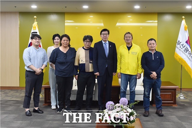 형제복지원 사건 피해자들과 만난 박형준 부산시장(오른쪽에서 세 번째). /부산시