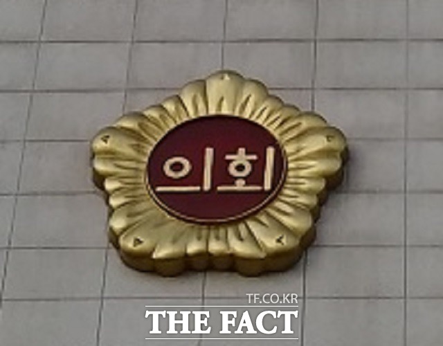 24일 강원도의회는 김기하 의원이 발의한 ‘강원특별자치도 주차장 무료 개방 지원 조례안’이 이날 본회의를 통과했다고 밝혔다.