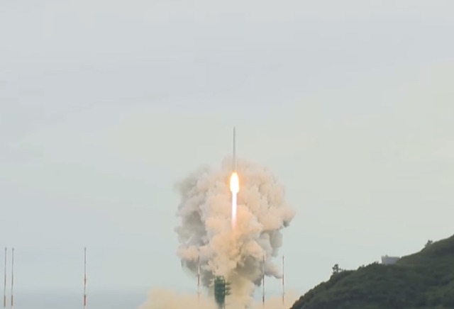 누리호가 25일 오후 6시 24분 무사히 발사됐다. /한국항공우주연구원 유튜브 중계화면 캡처