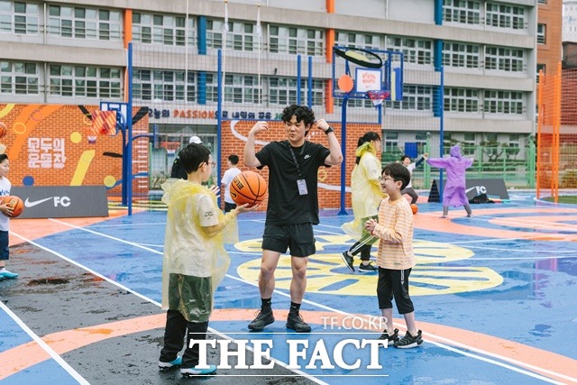 아이부터 할머니·할아버지까지 모든 세대가 함께 운동과 놀이를 즐길 수 있는 모두의 운동장이 서울 금천구에 문을 열었다. /서울시 제공