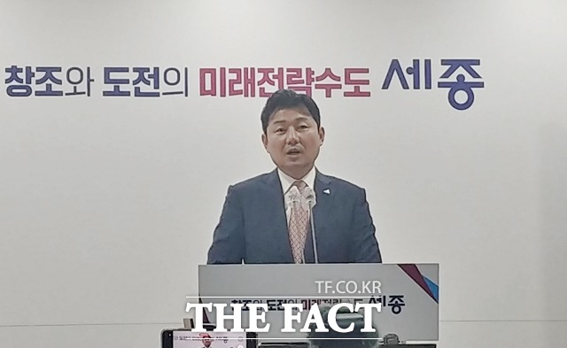 이준배 세종시 경제부시장이 31일 세종시청 브리핑룸에서 퇴임 기자회견을 하고 있다. / 세종=라안일 기자