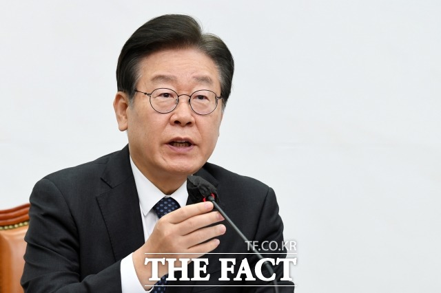 이재명 더불어민주당 대표가 1일 정부의 우크라이나 탄약 우회 지원 논란과 관련해 국방부에 명확한 입장 표명을 촉구했다. /남용희 기자