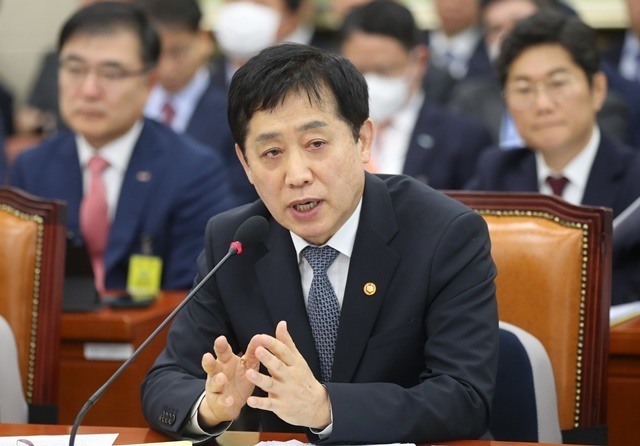 김주현 금융위원장은 1일 산업은행이 주최하는 넥스트라이즈(NextRise) 행사에 참석해 민간은행의 벤처투자 확대를 유도하고 투자자금의 회수를 통한 재투자가 용이한 선순환 구조를 만들겠다고 밝혔다. /뉴시스