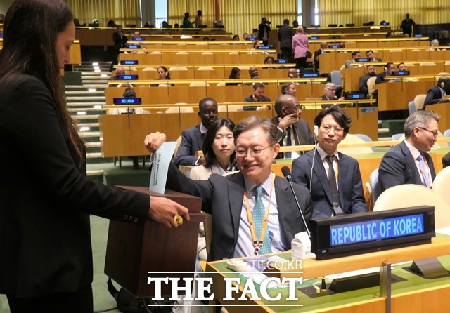 한국이 11년 만에 유엔 안전보장이사회(안보리) 비상임이사국으로 선출됐다. 임기는 2024년 1월 1일부터다. 6일 유엔 안보리 비상임이사국 투표. /외교부 제공