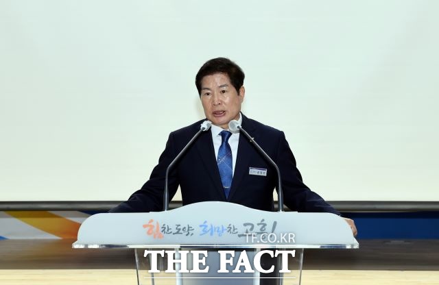 공영민 고흥군수가 제13회 고흥우주항공축제 평가보고회에서 인사말을 하고 있다. /고흥군