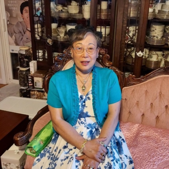 임영웅의 미국 할머니팬 수 태일러(79) 여사가 국내 저소득 아동을 위해 또 다시 후원금을 전달했다. 테일러 여사는 지난해에도 초록우산 어린이재단에 같은 금액을 기부했다. /영웅시대