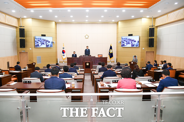 전북 남원시의회(의장 전평기)는 8~29일 22일간의 일정으로 제259회 정례회를 열고 본격적인 의정활동에 들어갔다. / 남원시의회