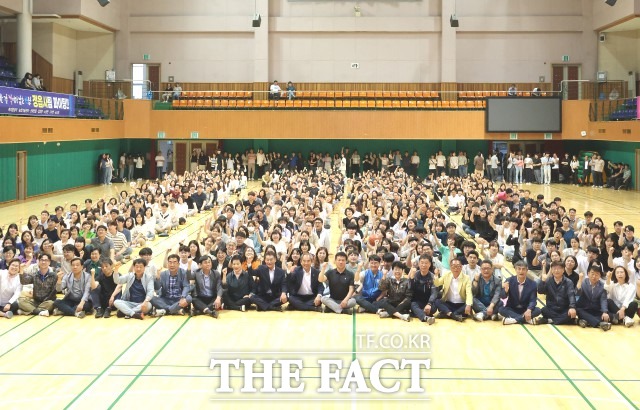 행사에는 이학수 정읍시장을 비롯한 윤준병 국회의원, 임승식·염영선 도의원, 고경윤 시의회 의장, 시의원, 공직자 등 900여 명이 참가했다. / 정읍시