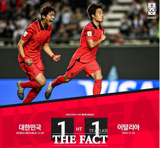 한국의 이승원(오른쪽)이 9일 오전 6시(한국시간) 아르헨티나 라플라타 스타디움에서 열린 2023 아르헨티나 국제축구연맹(FIFA) 20세 이하(U-20) 월드컵 4강 이탈리아전에서 0-1로 뒤진 전반 23분 페널티킥 1-1 동점골을 터뜨렸다./KFA