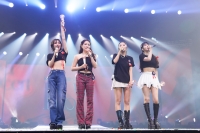  레드벨벳, 성공적 첫 유럽 투어…英 가디언 '매혹적'