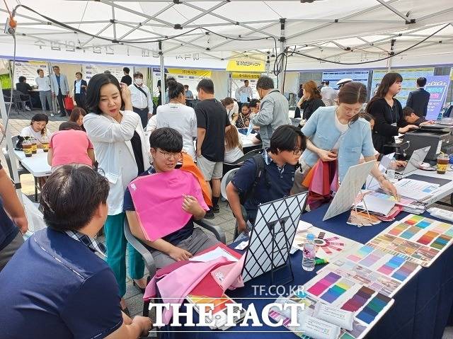 전북 완주군 일자리지원센터가 주최한 ‘내일잡고(JOB-Go)! 구인구직 만남의 날’ 행사가 개최됐다. /완주군