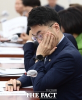  '법사위서 교육위' 회의 첫 출석한 김남국 [TF포착]