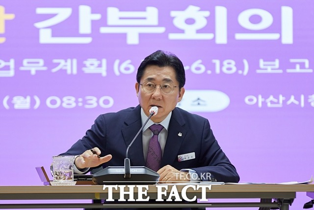 박경귀 아산시장이 지난 12일 간부회의에서 공직자들의 정치적 중립을 강조했다. / 아산시