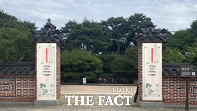 한국도로공사 전북본부 전주수목원에 위치한 솔내원은 3600㎡의 면적으로 조성되고 전통담장과 소나무 숲 등으로 둘러싸여 수목원에서 가장 전통적인 공간이다. / 한국도로공사전북본부