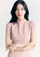  수지, '한복의 미' 세계에 알린다