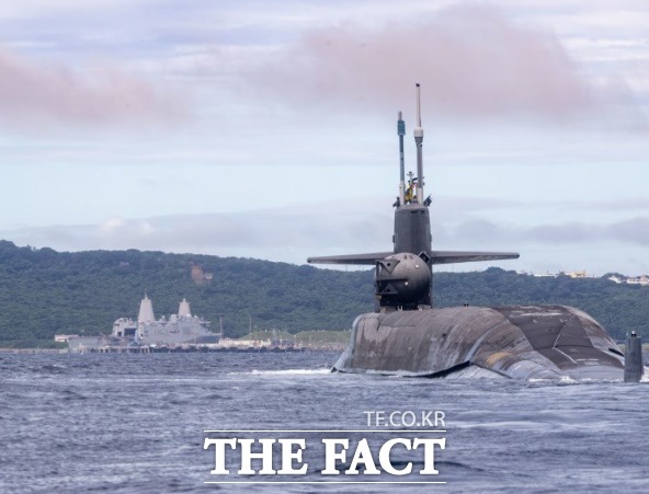 미해군 7함대 소속의 오하이오급 핵추진잠수함 미시건함의 뒷모습. 미시건함은 16일 부산항에 입항했다./미해군 7함대