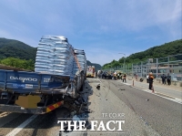  경부고속도로 금강휴게소 인근서 3중 추돌...1명 사망
