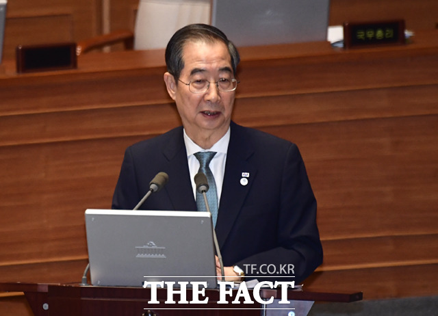 한덕수 국무총리가 지난 13일 국회에서 열린 경제 분야 대정부질문에서 의원들 질의에 답하는 모습. /이새롬 기자