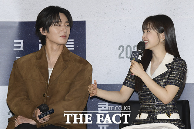배우 박서준(왼쪽)과 박보영은 부부로 연기 호흡을 맞춘다. /서예원 인턴기자