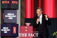  [현장FACT] 테드 서랜도스 넷플릭스 CEO 앞에 나타난 괴물? (영상)