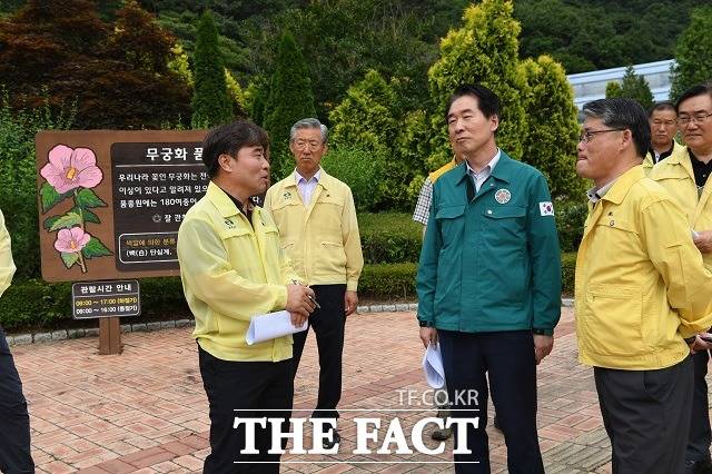 김성호 행정안전부 재난안전관리본부장이 본격적인 장마에 앞서 전북 완주군 오토캠핑장을 찾아 시설과 안전대책을 점검했다. / 완주군