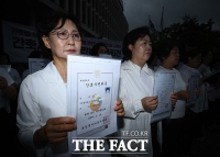  면허증 반납위해 보건복지부 항의 방문한 간호사들 [포토]