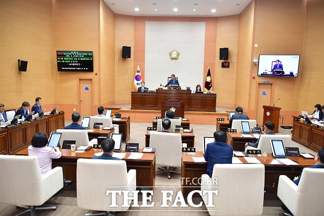 전북 완주군의회(의장 서남용)가 27일 제277회 완주군의회 제1차 정례회 제2차 본회의를 끝으로 21일간의 일정을 마무리했다. / 완주군의회