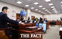  '출생신고 의무화' 출생통보제, 국회 법사위 통과 [TF사진관]