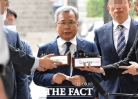  '50억 클럽' 박영수, 영장실질심사 출석 
