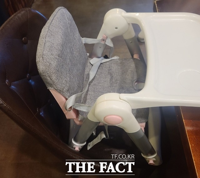 서울키즈오케이존 사업에 참여하고 있는 우진갈비에는 아이들을 위한 의자가 구비돼 있다. /장혜승 기자