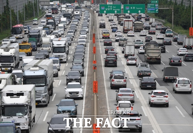 1일 전국 고속도로 총차량 대수는 534만 대로 예상된다. 위 사진은 해당 기사와 무관함 /더팩트 DB