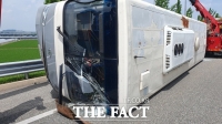  천안논산고속도로서 육군훈련소 버스 전도…4명 부상