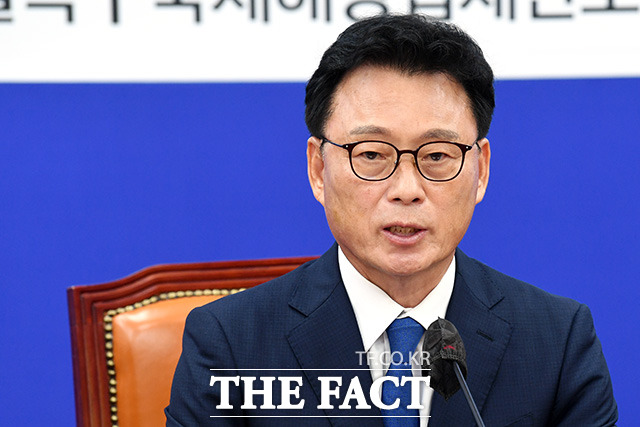 발언하는 박 원내대표.