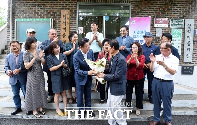 12일 김동근 경기 의정부시장이 현장시장실 15번째로 가능동 입석마을을 찾아 정주 환경 개선 논의를 이어갔다./의정부시