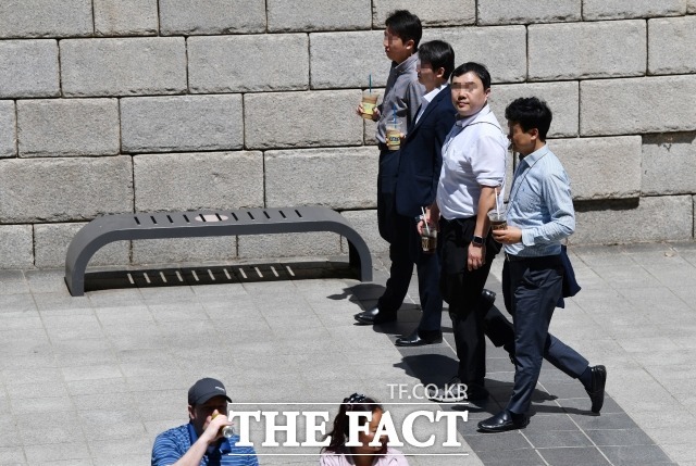 서울에 거주하는 40대 직장인 10명 중 3명은 현재 직장을 오래 다닐 자신이 없다고 생각하는 것으로 조사됐다. /박헌우 기자