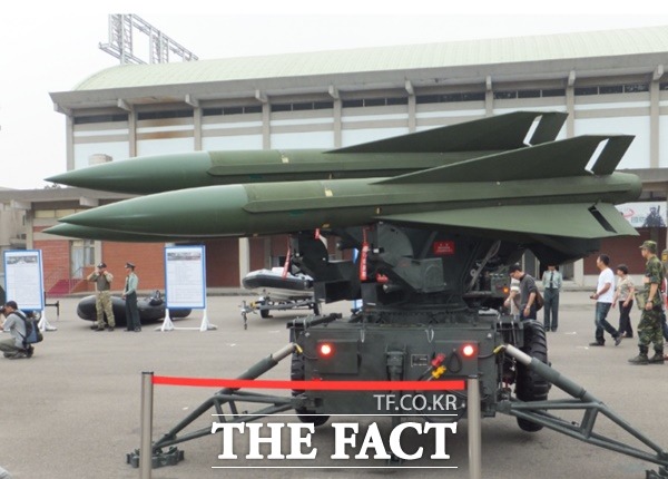 대만 방공망의 주역을 맡았다가 퇴역한 호크 지대공 미사일이 우크라이나에 제공되고 있다는 보도가 나왔다. 호크 미사일 체계는 발사대 1기당 3발의 미사일을 장착한다. /타이완뉴스