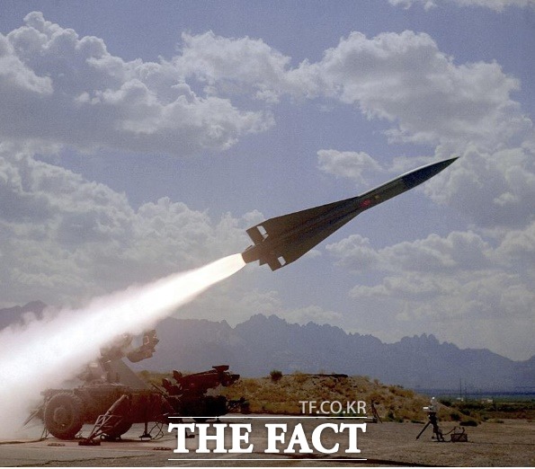 호크 중거리 지대공 미사일이 발사되고 있다. /포브스