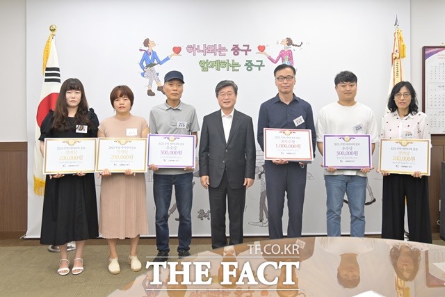 서울 중구(구청장 김길성)는 이달 10일 2023년 주민 아이디어 공모전에서 11건을 선정해 수상했다. /중구