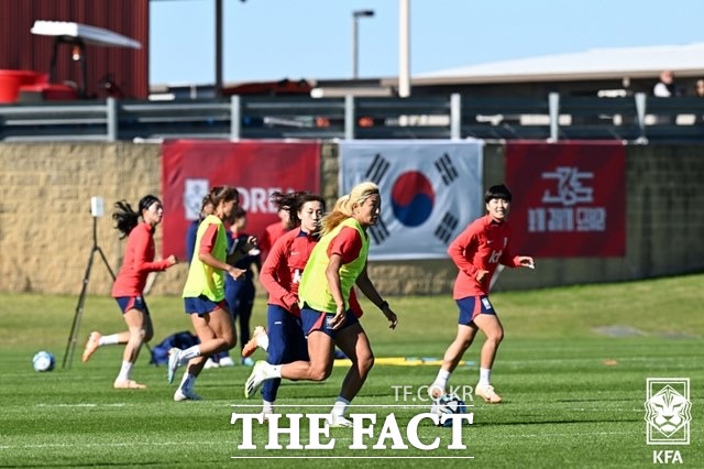 오는 20일(목)부터 개최되는 2023 국제축구연맹(FIFA) 호주∙뉴질랜드 여자월드컵을 대상으로 ‘대한민국 대표팀의 최종 성적’을 맞히는 게임인 프로토 기록식 59회차가 17일(월) 오후 2시부터 발매된다. 사진은 호주 시드니 외곽의 캠벨타운에서 훈련을 하고 있는 한국여자축구대표팀./캠벨타운(호주)=KFA