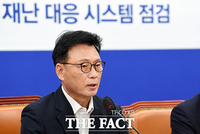 발언하는 박 원내대표.