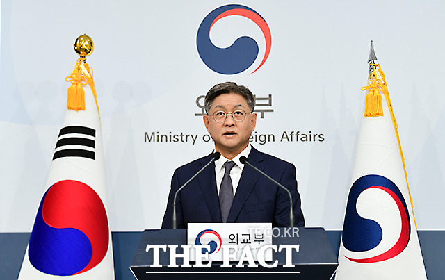 임수석 외교부 대변인이 18일 오후 서울 종로구 사직로 외교부 청사에서 정례브리핑을 갖고 기자들의 질문에 답변을 하고 있다./임영무 기자