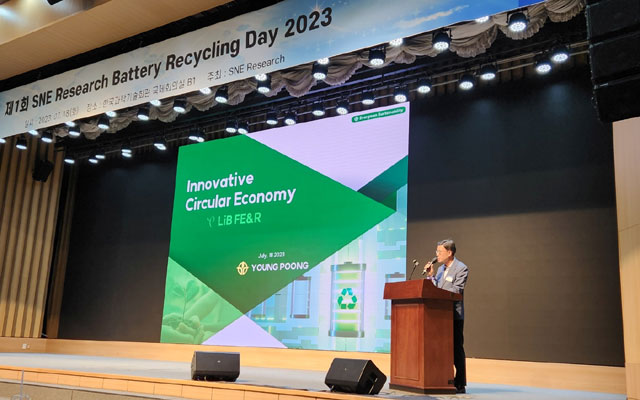 심태준 영풍 Green사업실 전무가 지난 18일 한국과학기술회관에서 열린 배터리 리사이클 세미나 Battery Recycling Day 2023에서 영풍의 이차전지 건·습식 통합공정과 사업추진 전략을 발표하고 있다. /영풍
