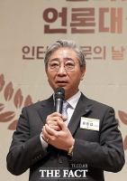  '환자진료 헌신' 윤동섭 연세의료원 원장, '2023 인터넷신문 언론대상' 특별상 수상