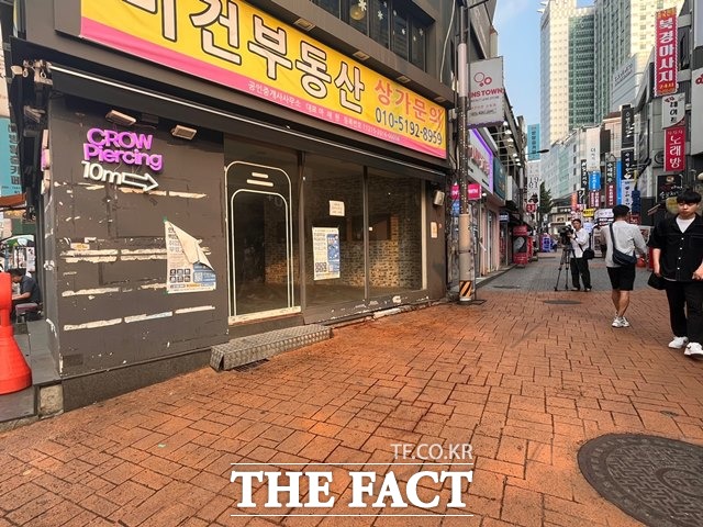 신림동 인근 칼부림 사건으로 4명의 사상자가 나왔던 골목이 정리돼 있다. /황지향 인턴기자