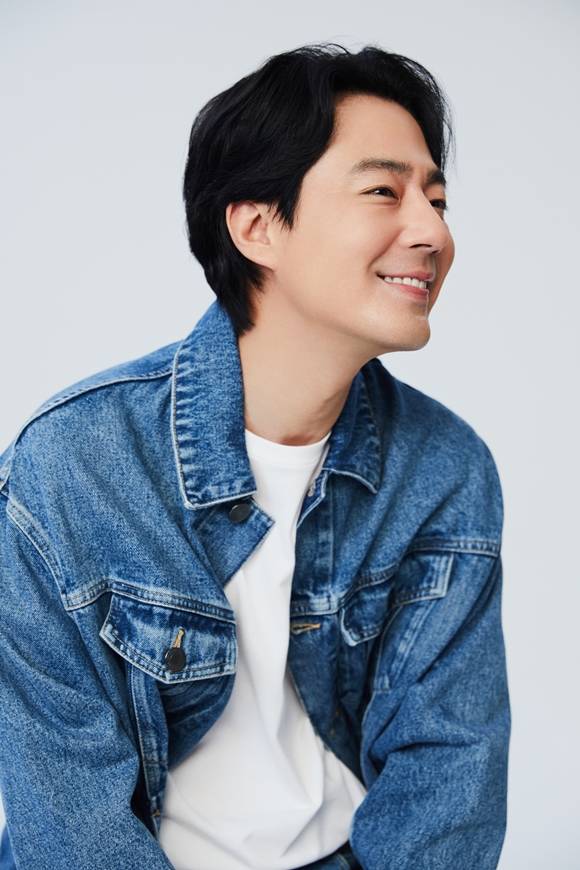 배우 조인성은 밀수에서 전국구 밀수왕 권 상사 역을 맡아 열연을 펼쳤다. /아이오케이컴퍼니