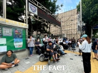  '버스운행 방해' 전장연 활동가 9시간 조사 후 귀가