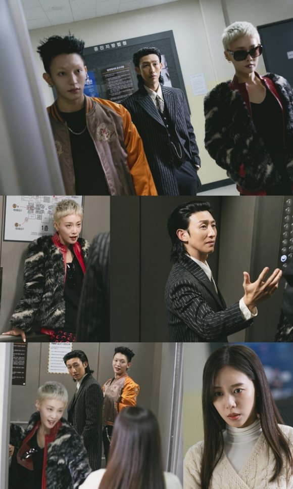 tvN 경이로운 소문2 악귀들의 악행을 엿볼 수 있는 스틸이 공개됐다. /tvN